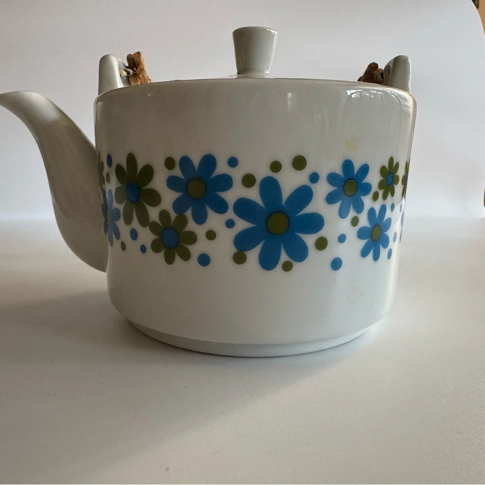 Vintage Takahashi Porcelain Teapot Bamboo‎ Handle Japanese 1960s